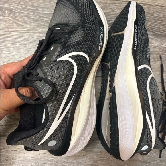 Nike vomero 17 women’s running black and White shoes - Picture 4 of 10